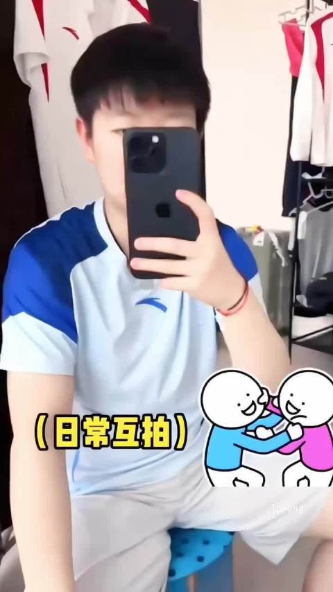 莎莎的小脸和手机差不多大诶,可爱之 孙颖莎