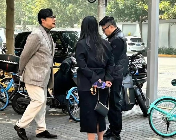 李湘王岳伦合体露面被偶遇,离婚后仍相处融洽,两人身材很富态