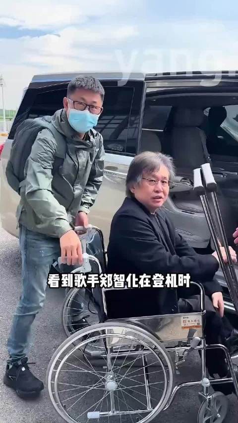 为何郑智化说在机场里“连滚带爬”?
