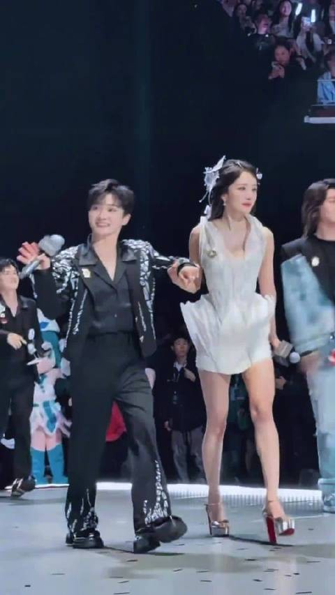 杨幂身材好顶,自律的大明星