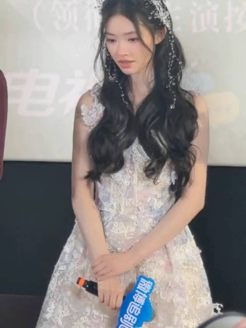 林允今天的造型好美!快去看水龙吟