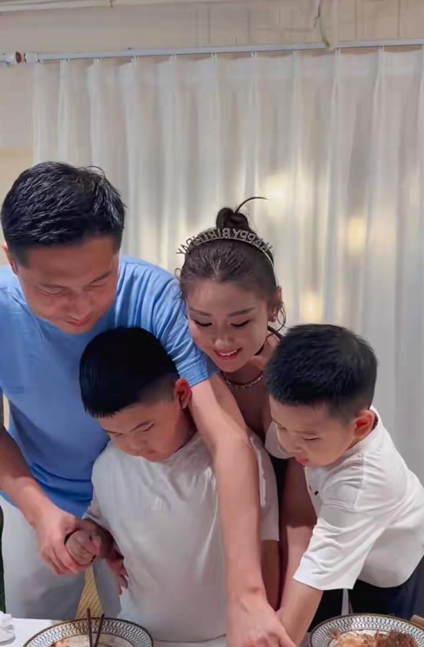 李小萌夫妇家庭聚会,豪宅内景曝光,王雷喝酒抽烟样样都行