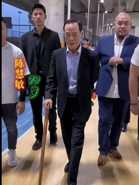 港台的那些我们熟悉的明星艺人已经老去了,我们也老大不小了