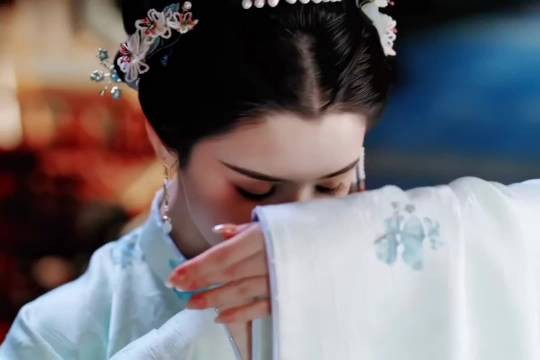 “小妈快躲起来” 原以为是小白兔,哪知却是冷艳鲨手 哈妮克孜 黄俊捷 锦月令