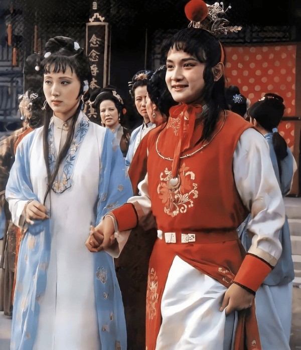 贾宝玉前世是赤瑕宫的神瑛侍者,那怎么又说美玉无瑕呢?