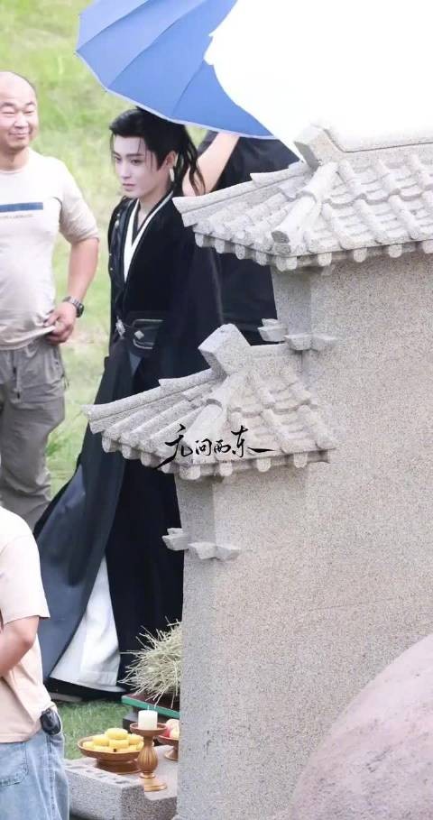 永远被拍还是没有习惯那么多代拍的侯明昊,“喔,哎呀妈呀”