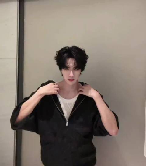 展轩cha孤身摇手势舞,让我看看是谁还没被这个展轩给帅到!