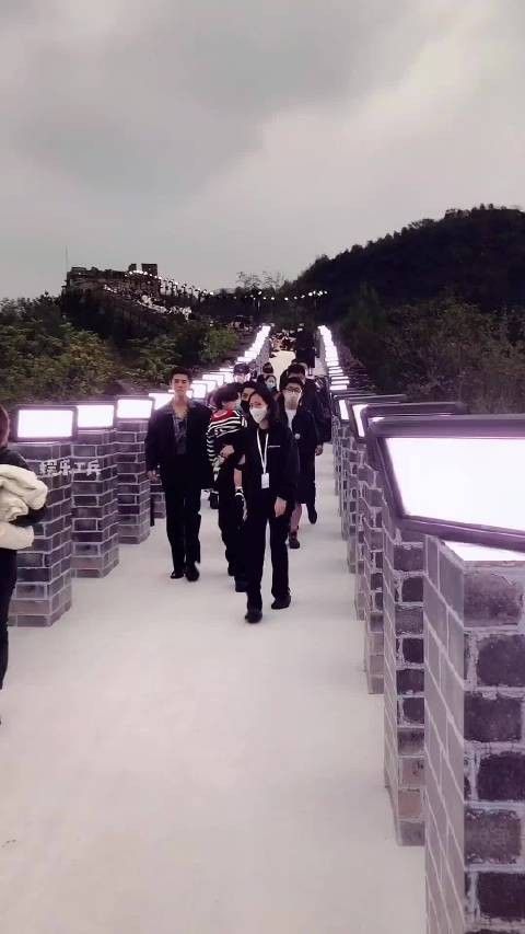 姜潮儿子 帅到可以进时代峰峻 姜潮的儿子五官也是特别的清晰帅气啊!