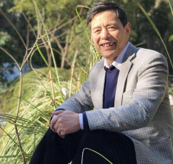 73岁作家沈石溪上线直播 用“陪伴”回馈广大书友