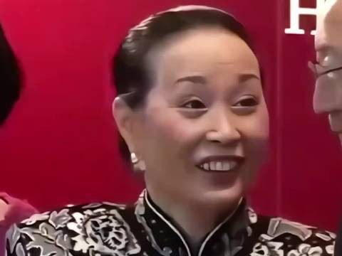 赌王二太蓝琼缨14岁嫁入豪门,63年幕后操盘家族事业