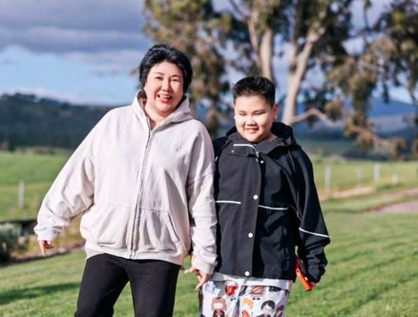 据悉，郭汾瑒于2015年1月5日出生，是相声演员郭德纲和王惠的小儿子，与哥哥郭麒麟相差19岁。2021年，刚刚满6岁的郭汾瑒被郭德纲称为“德云社经理”。