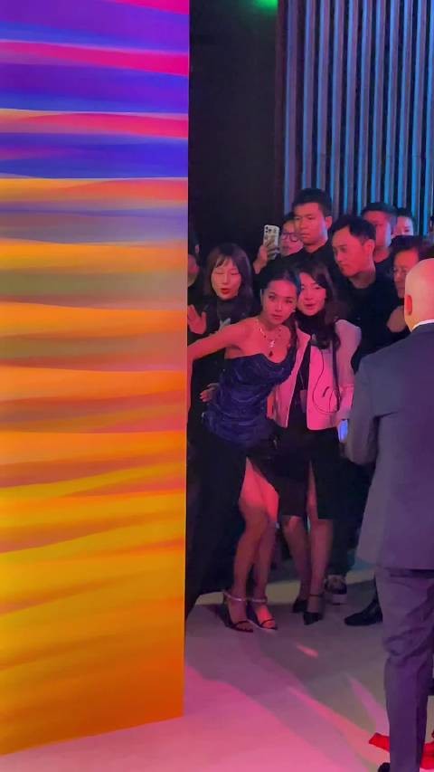 @吴磊LEO 同框亮相品牌活动,这个组合有点特别哦~~蔡依林