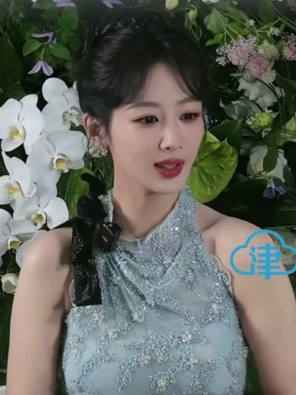 杨紫拍生命树高反严重边吸氧边拍戏