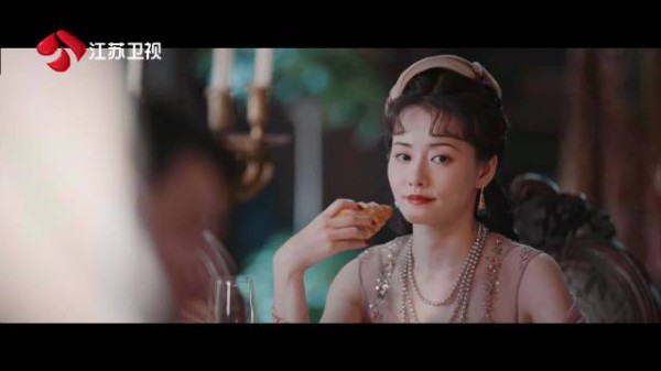 灼灼韶华寿宴现趣事，康二妞与穆子儒楼道同食包子