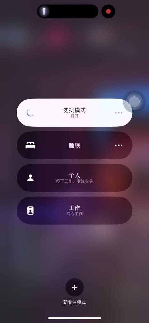 张艺兴深夜KTV直播为粉丝免费唱歌