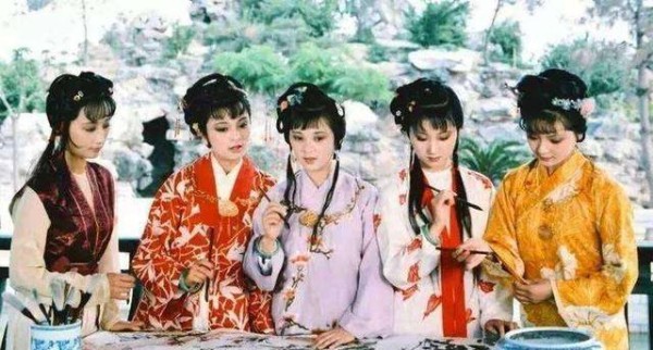 红楼梦，贾家阴盛阳衰却最昌盛，薛家狐假虎威成笑料，还得看甄家