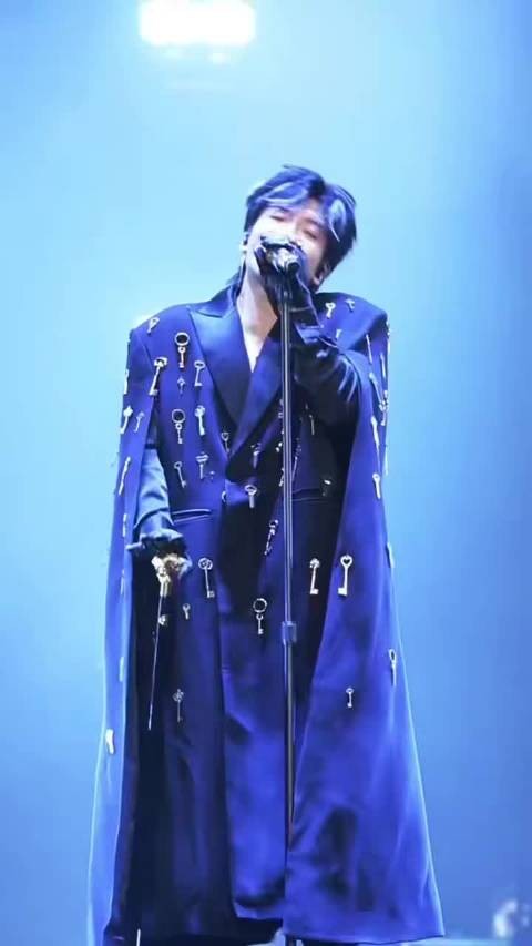 杨和苏新歌演唱会双炸，宠粉互动获赞8倍快乐