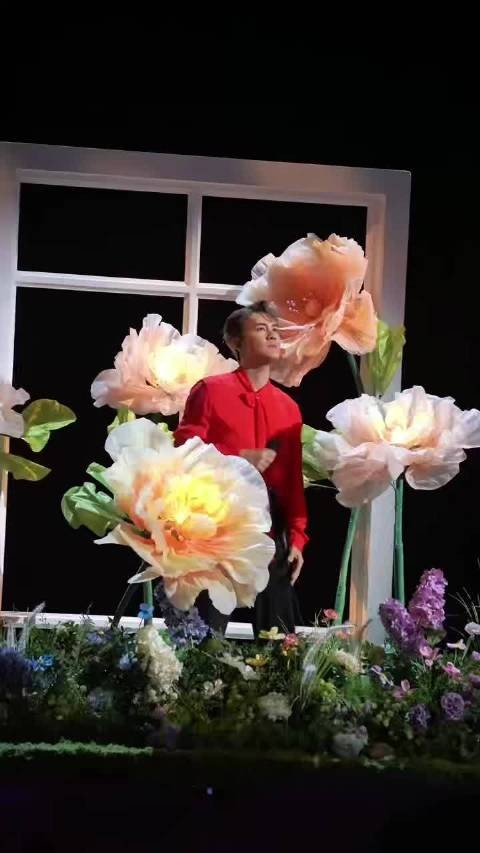 吴克群无忧之夜献唱《为你写诗》引发全场大合唱，新歌《没了命爱你》首秀