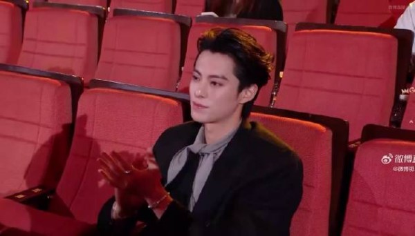 王鹤棣大奉打更人在微博视界大会官宣有第二季，就说我们小大奉真的播得不错的