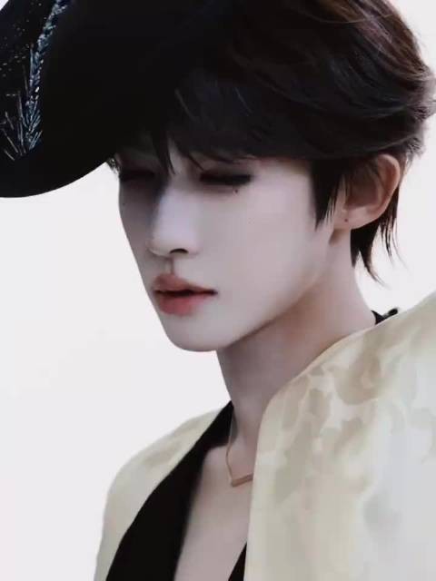 刘宇穿Jean Paul Gaultier古董高定亮相微博视界大会