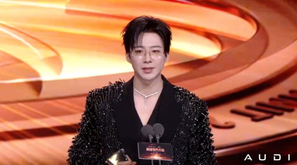 恭喜刘宇宁获得微博视界大会内场 年度榜样演员 继续努力谢谢大家