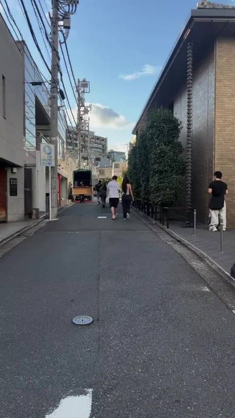 网友吉隆坡偶遇王思聪吃路边摊