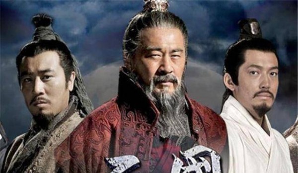 他的智谋超越司马懿诸葛亮,武力胜过赵云,却在演义中被写成菜鸟