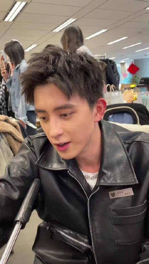 不得不说敖瑞鹏这个颜值,我觉得内娱少有的帅哥