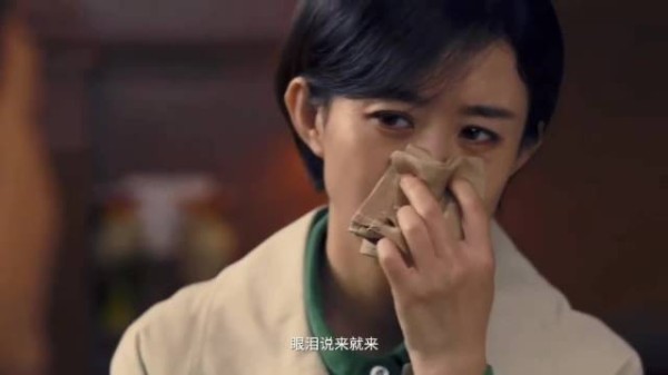 哎哟喂!这也没人告诉我这是一部喜剧啊,家人们!这绝对是一部超绝的年代剧