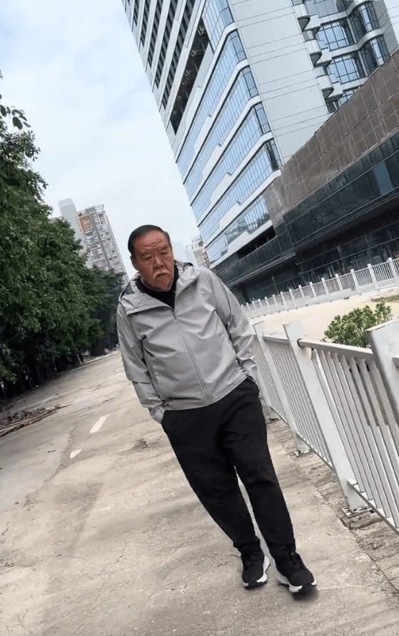 74岁“肥猫”郑则仕近照曝光,身形消瘦胡子花白状态引关注
