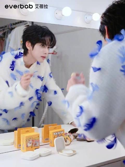 刘轩丞直播花絮掉落 特别帅萌可爱铮铮 哈特软软