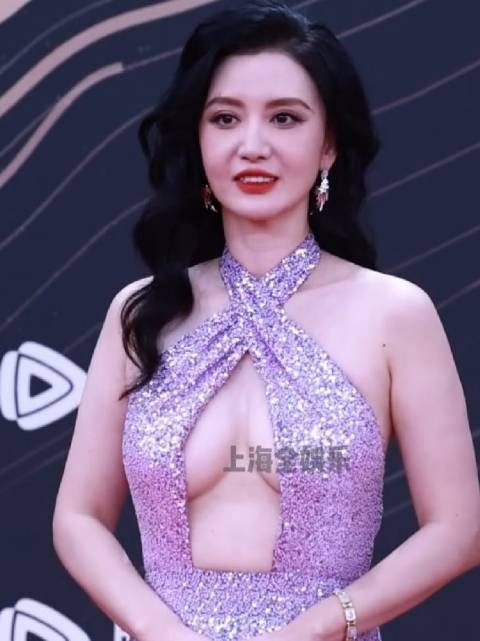 张萌星光大赏红毯直拍,这套礼服太惊艳了