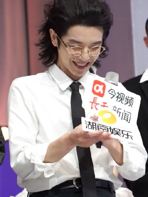 声鸣远扬2025媒体见面会直播，花花导师回应何炅魔童导师话题