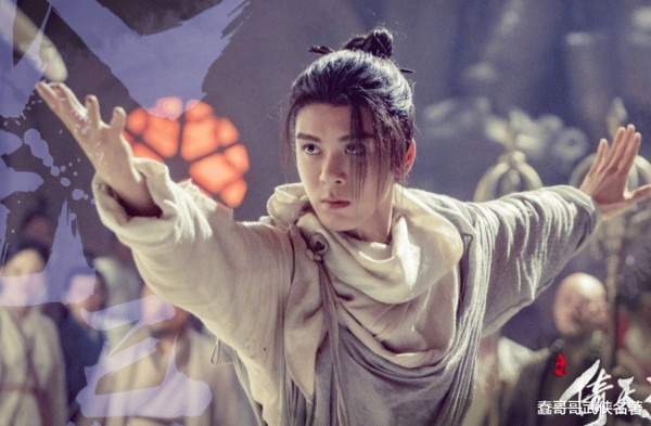 虚竹晚年收下一徒,那人亦正亦邪,他一出手,张无忌也佩服不已