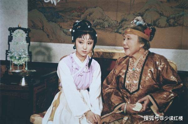 林黛玉进贾府时,有哪些容易被忽略的细节?