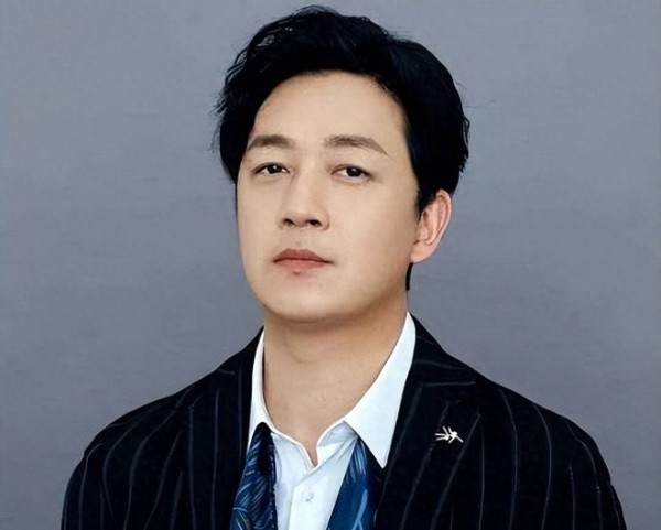 董洁控诉潘粤明家暴十年后，他携三部新剧杀回巅峰