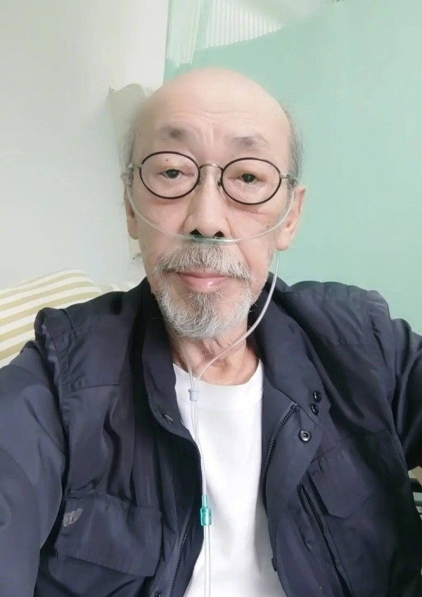 冯淬帆葬礼低调举办!海葬遗愿终未实现,周润发曾志伟送花圈致哀