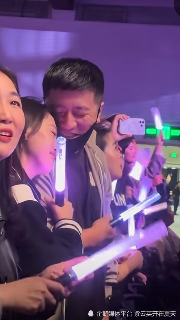 张雪峰的瓜!没想到他因为人设翻车冲上热搜