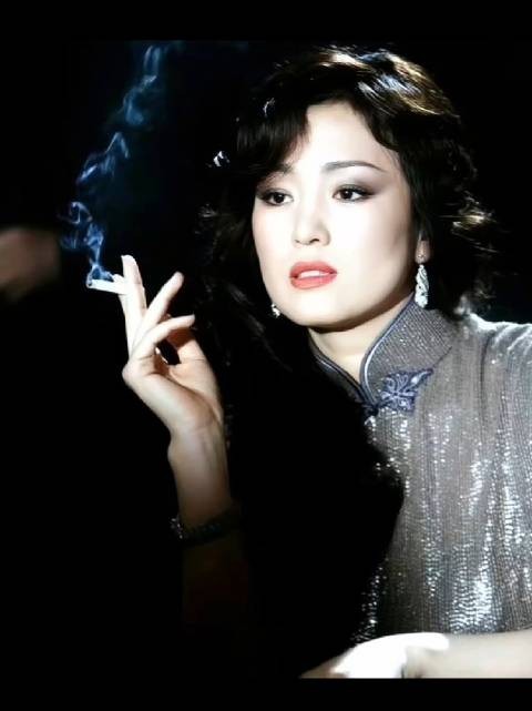 巩俐60岁状态佳,展现女性黄金期魅力