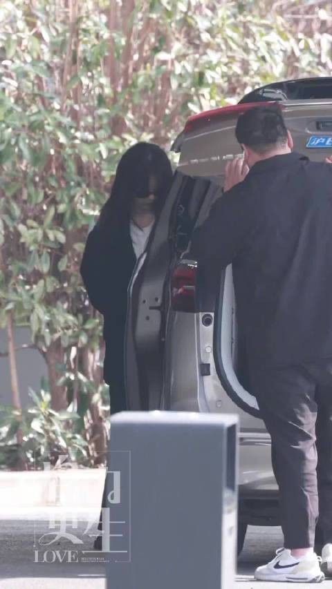 啊?杨紫老师现在怎么这么瘦了? 看起来真的越来越有女人味了~~~ 杨紫