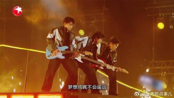 我的童年回来了!“酷帅三人组”的音乐剧表演点燃全场