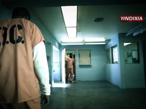 狱霸带小弟来欺负监狱新人,不料这次踢到铁板了