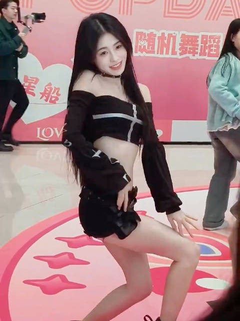 这也太像了,丝芭可以签去打造一个鞠婧祎2.0