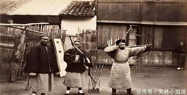 霍元甲向慈禧保镖挑战,但对方纹丝未动,双方便结束了比试