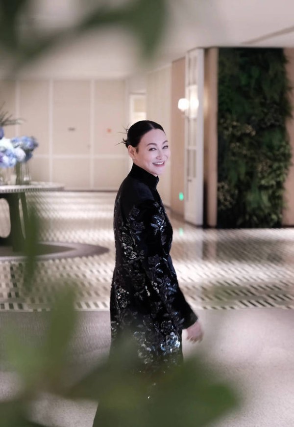 惠英红表示:“今年很开心!我不遗憾!明年我会继续带着作品,和大家金鸡再会!我很贪婪,我不会放弃,我相信人定胜天。”