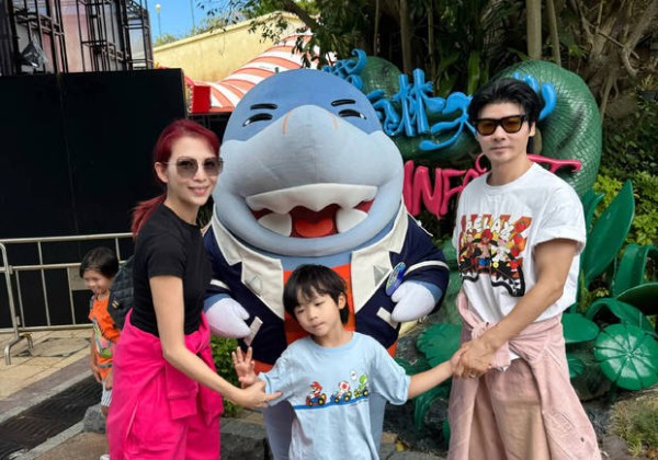 鱼蛋长得跟爸爸张晋好像。