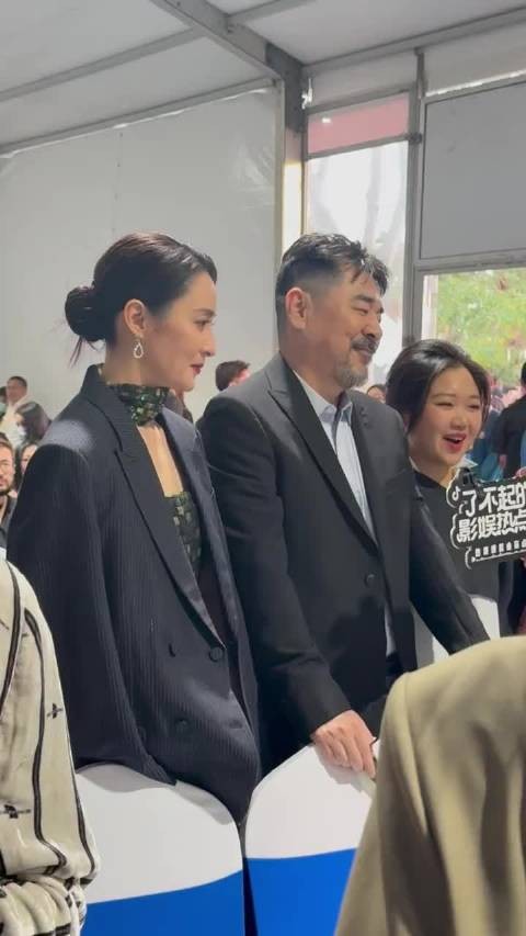 陈建斌蒋勤勤两口子真是恩爱夫妻典范啊!