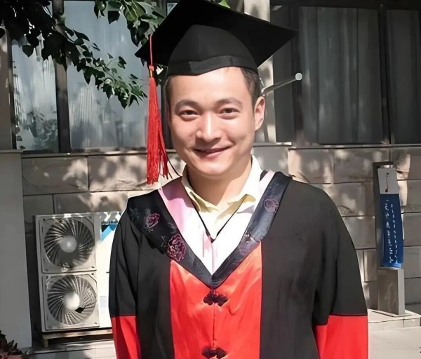 卓伟爆料喻恩泰婚变!拉黑妻子停付抚养费转移三百箱茅台