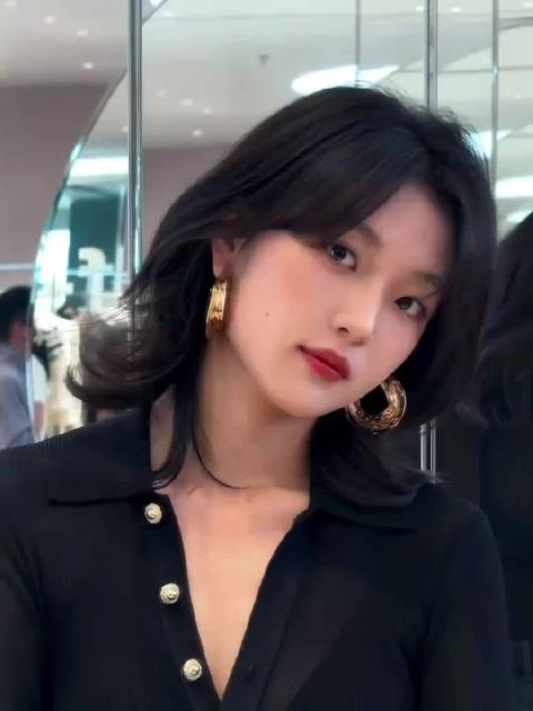 孙千的这个造型简直也太有大女主的气场了，真的是时尚到了极致