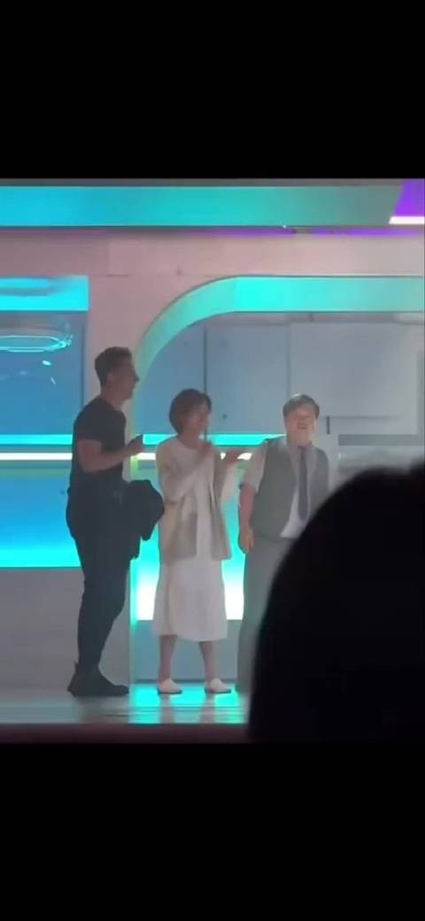 我以为这个舞是乱跳的，没想到这个舞就是这样跳的